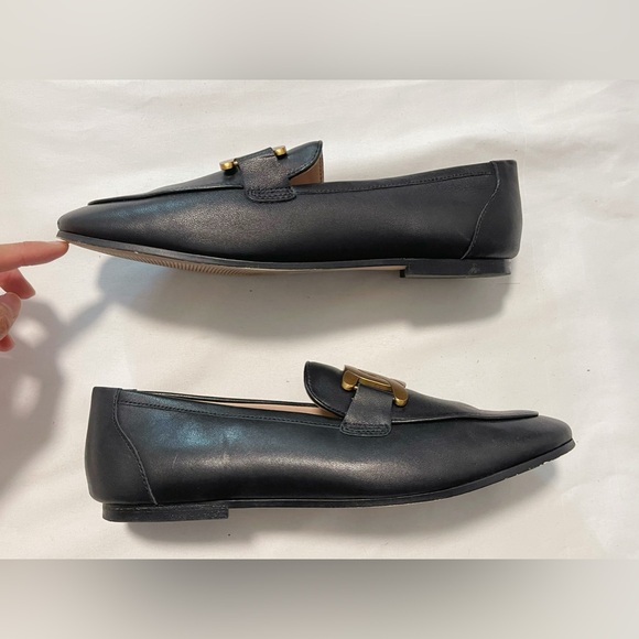 Kidskin Leather Loafers with Metal Branded Chain Accessory - Picture 7 of 12